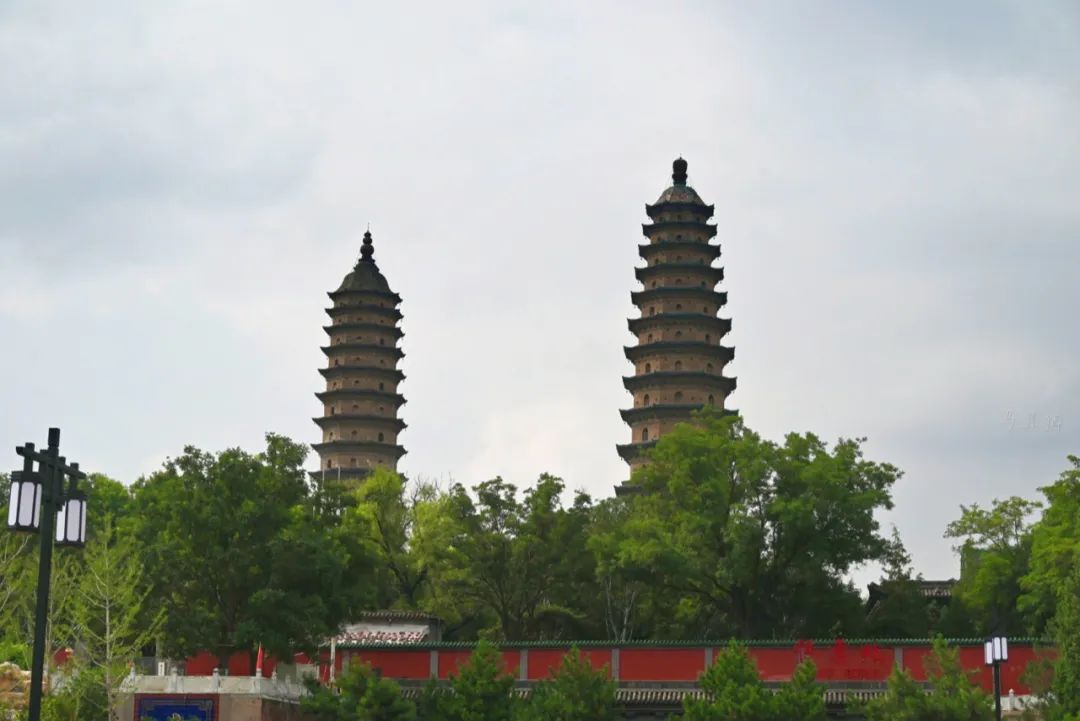 DƬ